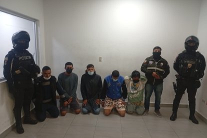 Los cinco sospechosos fueron capturados en Solanda, sur de Quito.