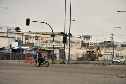 La cárcel de Machala aún continúa con resguardo policial y militar tras la masacre del 9 de noviembre.