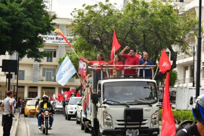 Jorge Escala, ex presidenciable, lidera la caravana de cierre de campaña de Unidad Popular e invita a la ciudadanía a votar 'No' en las cuatro preguntas.