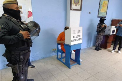 PPL sin sentencia en Loja participaron en la jornada electoral bajo un operativo de seguridad.