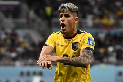 Piero Hincapié es uno de los centrales fijos en la selección de Ecuador.