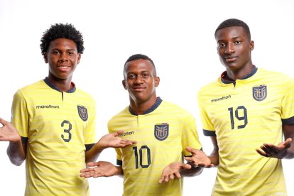 Deinner Ordoñez (i) en el sudamericano sub-15 junto a Justin Lerma (c) y Juan Angulo (d).