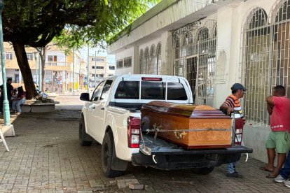Los restos de la pareja fueron llevados a la morgue de Babahoyo.