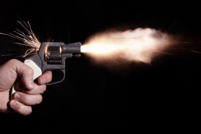 En una vía de la parroquia Jesús María, en el cantón Naranjal, reportaron el hallazgo de un hombre acribillado.