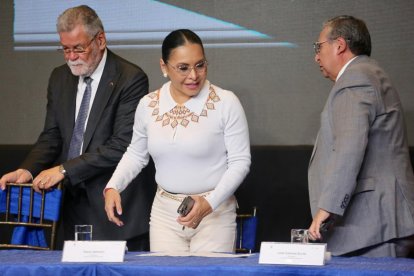 Diana Atamaint, presidenta del CNE.