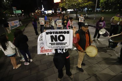 Ciudadanos opositores al Gobierno celebraron la victoria del No en la Consulta Popular.