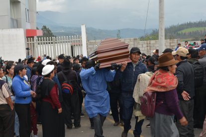 TUNGURAHUA. PASADO EL MEDIODIA DEL LUNES 17 DE NOVIEMBRE EMPEZO LA CARAVANA QUE LLEVO A LAS VICTIMAS DEL ACCIDENTE EN SIMIATUG.
AG-EXTERNO