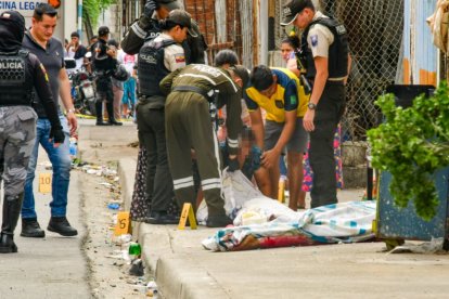 La zona fue acordonada por agentes policiales, para recabar indicios.