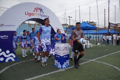 Fútbol con alma: así se vivió el debut de la Liga Prosperar en Ecuador.