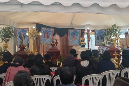 Los fallecidos de la familia Ayme-Punina fueron velados en su casa de Santa Rosa.