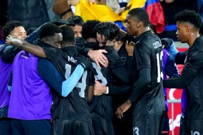 El festejo de los jugadores de la Tri tras el primer gol ante Nueva Zelanda.