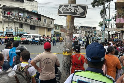 Los cuerpos de las víctimas quedaron tendidos en la calzada.