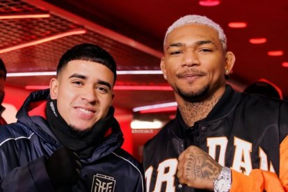 Kendry Páez y Michael Morales luego que Ecuador le ganó 2-0 a Nueva Zelanda.