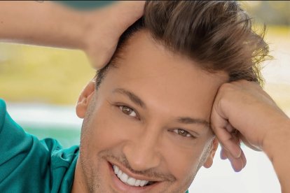 Pablo Ruiz nació en la ciudad de Buenos Aires, el 4 de mayo de 1975.