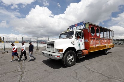 La Melosa es una de las chivas más antiguas y más grandes que circulan por Quito.