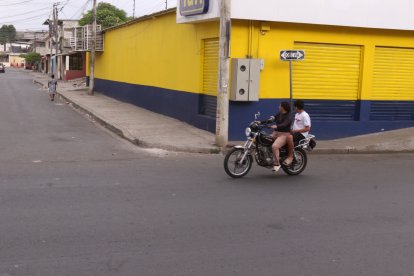 El hecho violento sucedió en los exteriores de un local de una cadena de supermercados.