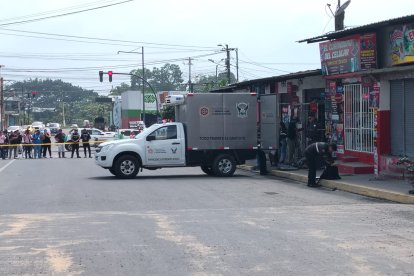 El hombre fue asesinado al frente de la Cárcel de Mujeres de Santo Domingo.