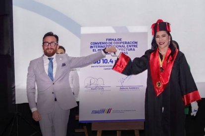 El viceministro Paolo Carpio y la prefecta Roberta Zambrano suscriben el acuerdo que impulsará el desarrollo de Tachina.