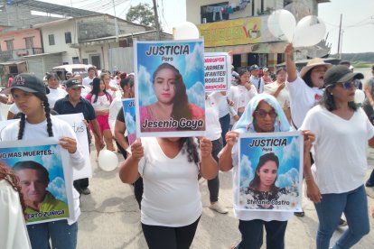 Las familias de ambas víctimas realizaron un plantón para exigir justicia.