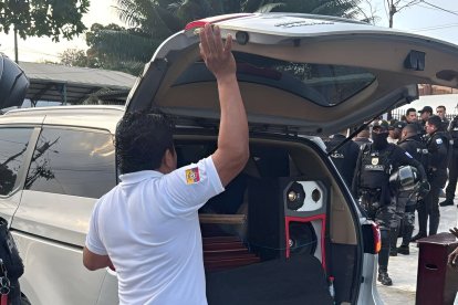 Los restos del cabo primero Carlos Isaías Armas Paredes fueron trasladados este viernes a su natal Quito.