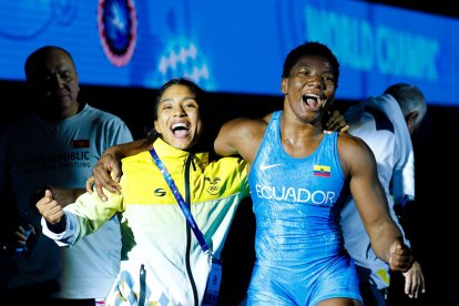 Lucía Yépez (i) y Génesis Reasco (d) son favoritas al oro en lucha.