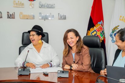 Lourdes Tibán junto a Marcela Aguiñaga en Cotopaxi: La prefecta de Cotopaxi comparte fotos de su encuentro con Marcela Aguiñaga y envía un mensaje a Rafael Correa.