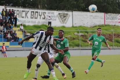 Liga de Portoviejo sigue con vida en la segunda categoría.