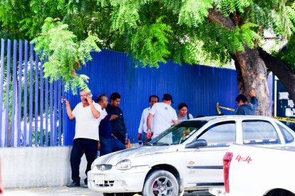 Familiares de Fabricio Cedeño llegaron desde Salitre para retirar su cadáver en la morgue.