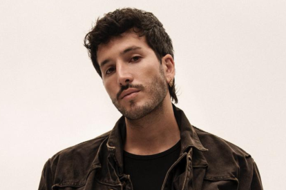 Sebastián Yatra es un cantante colombiano.