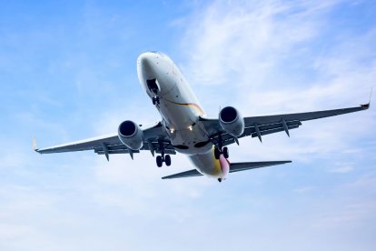 Aerolíneas internacionales suspendieron operaciones tras alertas de seguridad de EE.UU. y España