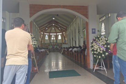 En Tena, familiares, amigos y conocidos se unieron al último adiós de la joven universitaria.