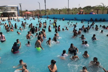La piscina con olas de Guayaquil cerrada por actos indebidos mientras se realizan labores de mantenimiento.