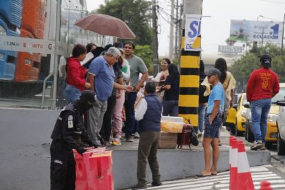 La fila de clientes por las ofertas del viernes negro no fue muy extensa este 28 de noviembre.