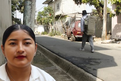 Karla Alexandra Loor Cruz fue asesinada en esta vereda mientras conversaba con sus familiares. Los sicarios fueron directo a ella.