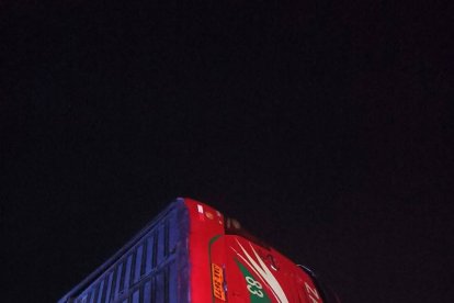 El accidente involucró a un bus de transporte de pasajeros.