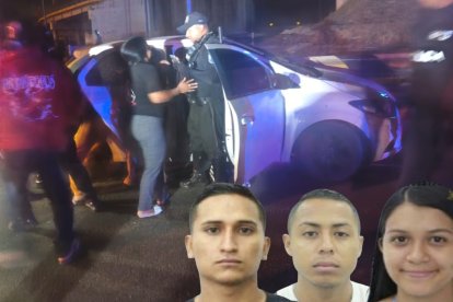 Las tres víctimas del ataque perpetrado por sujetos en motocicleta viajaban en este carro blanco.