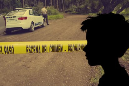 Agentes policiales analizan el hecho.