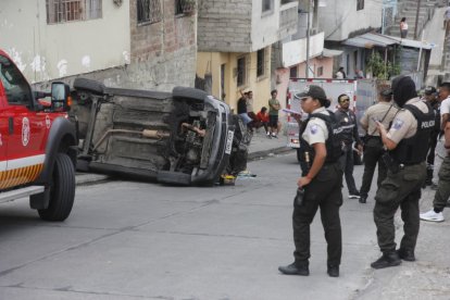 El hecho ocurrió la mañana de este lunes 1 de diciembre, y quedó registrado por cámaras de seguridad del sector.