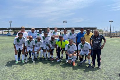 El equipo Luq San de la categoría sub 65 en la Liga El Guasmo.