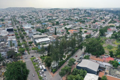 Vecinos de Ceibos y Urdesa reportan un intenso olor a caucho quemado que se percibe desde la noche del 1 de diciembre.