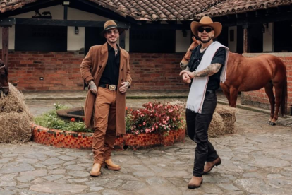 J Balvin y Ryan Castro durante la grabación del video oficial de Mi fortuna.