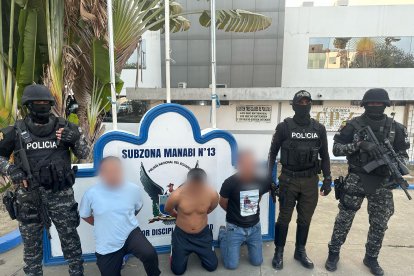 La Policía Nacional presentó en Portoviejo a tres de los aprehendidos tras el enfrentamiento entre bandas