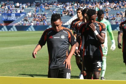 Christian Cueva (c) en uno de los últimos partidos como jugador de Emelec.