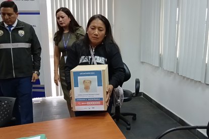 Nancy Torres recibió las osamentas de su padre en Ambato.