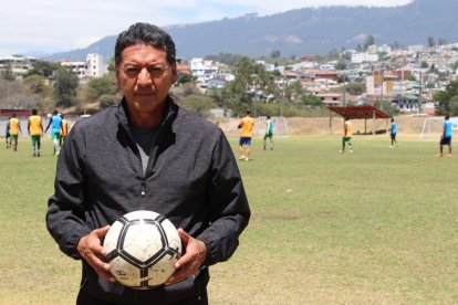 Sixto Vizuete pasó por varios clubes del país, pero es reconocido también por acompañar en el proceso a la selección nacional en distintas categorías