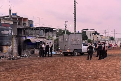 A un hombre, en condición de calle, lo encontraron sin vida, en una cancha