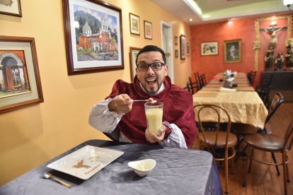 El rosero quiteño, servido frío y con frutas, en estos días se puede degustar en la tradicional heladería San Agustín.