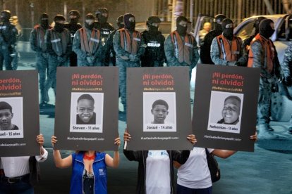 Se han realizado varios plantones por la muerte de los cuatro menores.