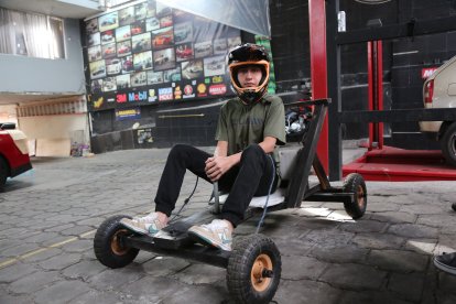 Dereck Ayala dice que estudiará mecánica como lo hizo su padre.