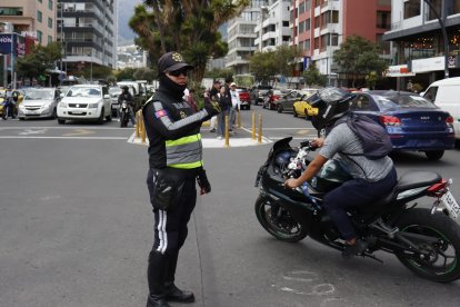 En los controles se detuvieron a más de 30 conductores durante las Fiestas de Quito.